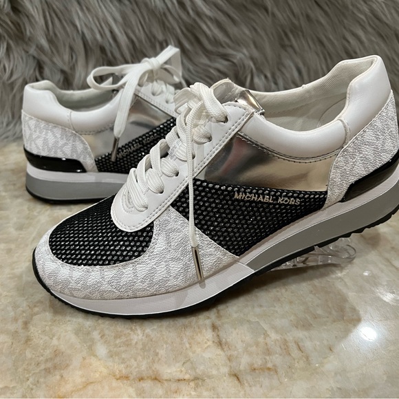 Michael Kors Allíe Women’s Low Top Sneakers White/Black. NEW - Picture 2 of 7